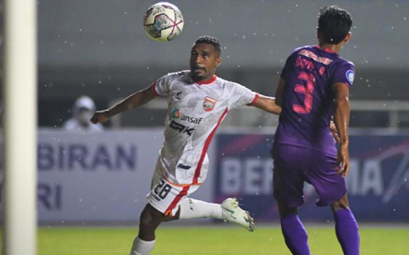 Boaz Solossa Debut, Borneo FC Dikalahkan Persik Kediri