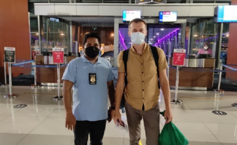 Bule Rusia Bikin Rusuh di Warung Makan Bali Akhirnya Dideportasi