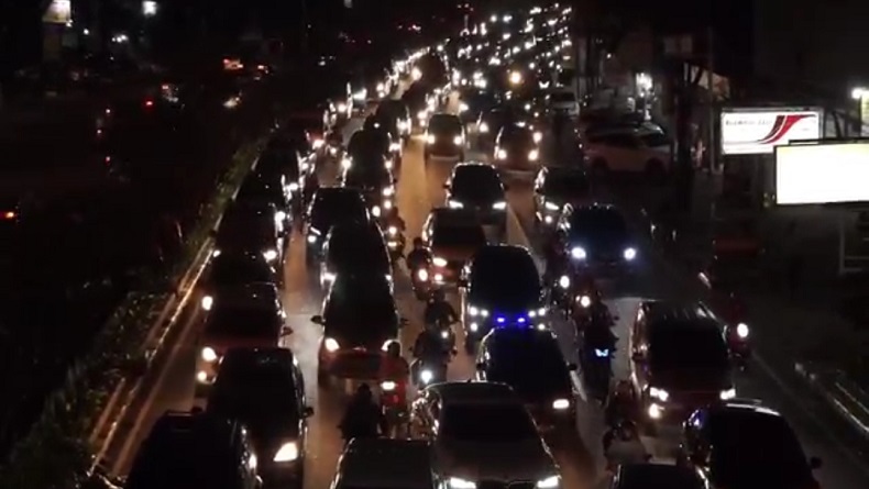 Tak Ada Ganjil Genap Malam di Gerbang Tol, Kendaraan Luar Kota Bebas Masuk Bandung