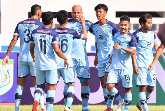 Mantap! 10 Pemain Persela Taklukkan Persipura