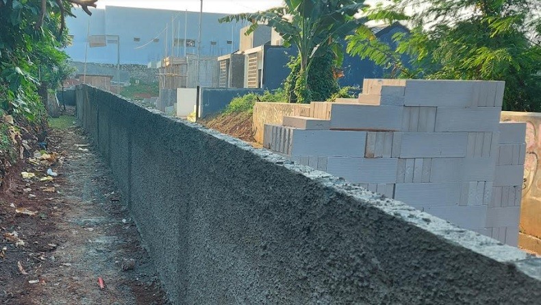 Tembok Proyek di Ciputat Nyaris Tutup Akses Jalan Warga, Satpol PP: Belum Mengajukan IMB