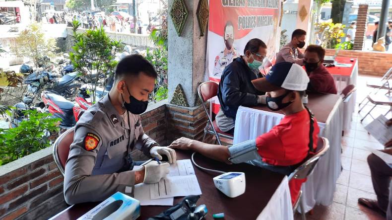 Polres Magelang Gelar Vaksinasi di Tempat Penyekatan, Sasar Pengguna Jalan 