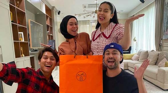 Lesti Kejora Ungkap Kebiasaan Mandi Bareng Rizky Billar, Nagita Slavina: Astagfirullah