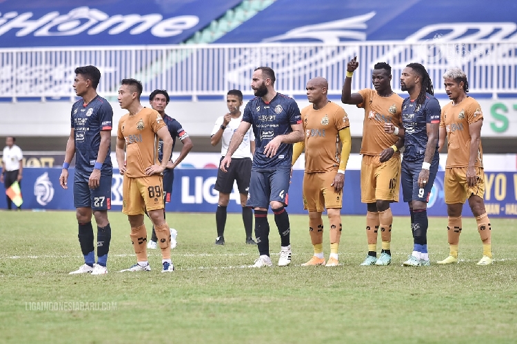 Diwarnai Kartu Merah, Duel Arema FC Vs Bhayangkara Tanpa Pemenang
