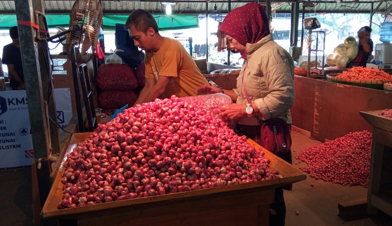 Panen Raya, Harga Bawang dan Cabai Rawit Anjlok di Pasar Induk Cikopo Purwakarta