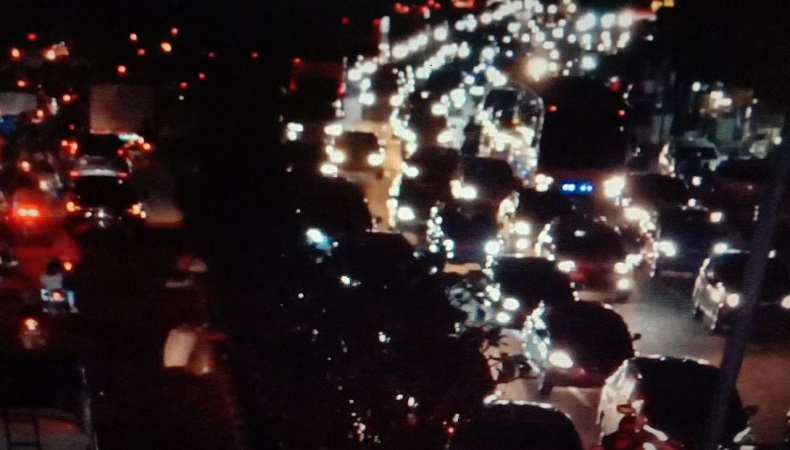 Wisatawan Keluar Bandung Bersamaan, Jalan dr Djunjunan Pasteur Padat