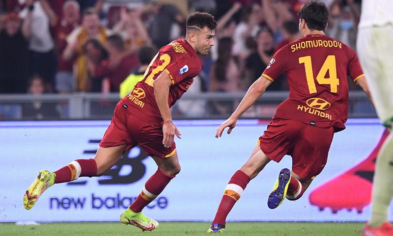 Menang Dramatis Atas Sassuolo, AS Roma Pimpin Klasemen Liga Italia
