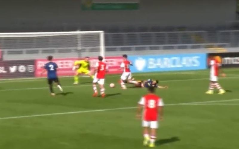 Cetak Gol Cantik, Pemain Muda Arsenal Pecundangi Dua Pilar Senior Man United