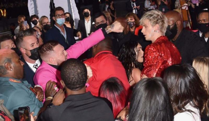 Nyaris Adu Jotos dengan Pacar Megan Fox , Conor McGregor Bilang Begini