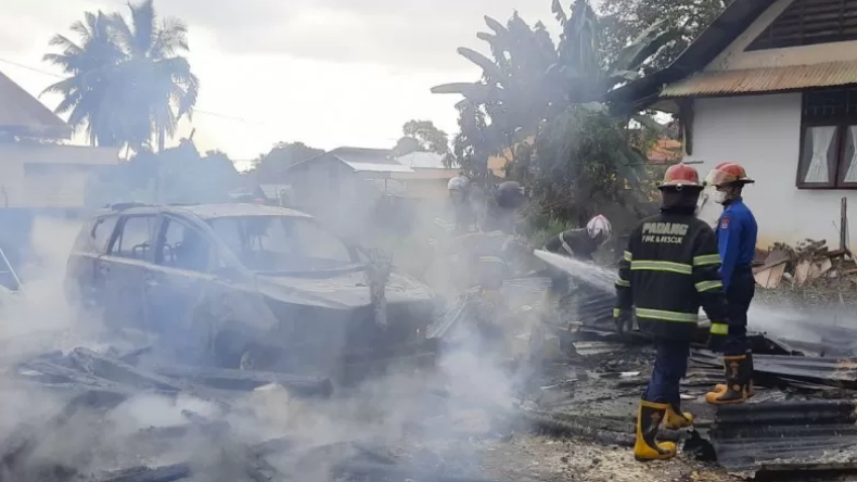 Garasi di UNP Padang Terbakar, 2 Mobil dan 1 Motor Hangus