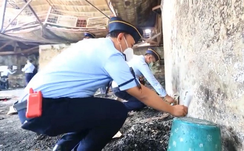 Warga Binaan dan Petugas Lapas Tangerang Tabur Bunga di Lokasi Kebakaran