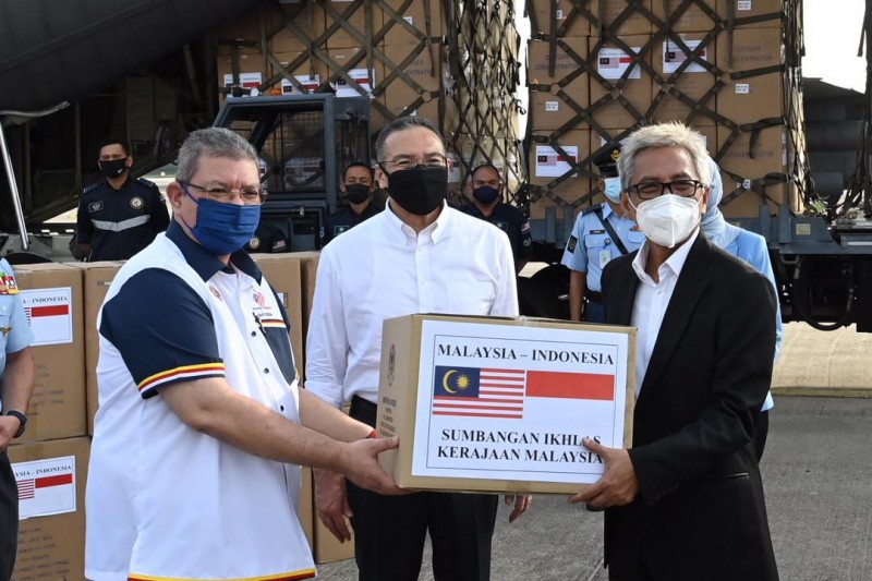 Malaysia Sumbangkan Peralatan dan Obat-obatan untuk Tangani Covid ke Indonesia