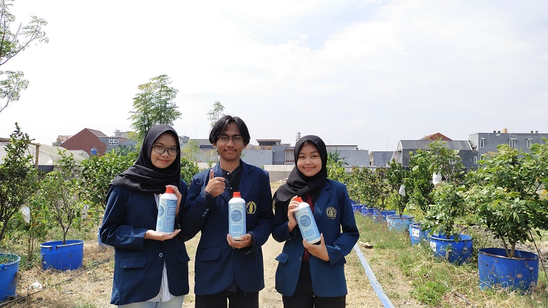 Mahasiswa UB Ubah Limbah Makanan Jadi Pupuk dan Penangkal Hama Tanaman 