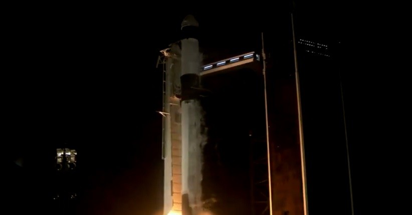 SpaceX Berhasil Luncurkan Kru Sipil Pertama ke Luar Angkasa