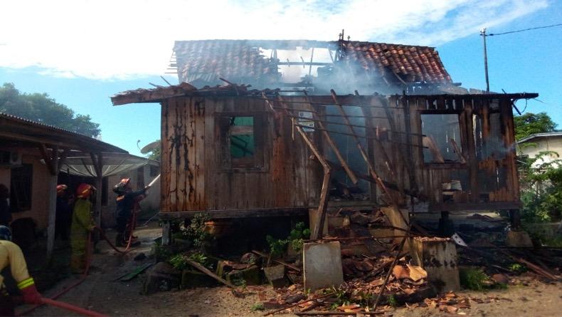 Korsleting Listrik, Rumah Seorang Nenek di Bangka Tengah Hangus Terbakar