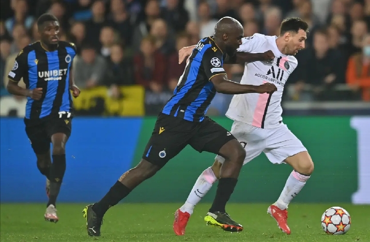 Viral Video Kompilasi Cara Hentikan Messi: Tendangan Kungfu ke Muka hingga Tekel Horor