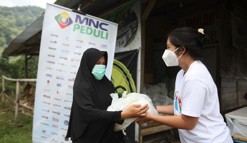 Berbagi ke Sesama, MNC Peduli Salurkan Sembako untuk Warga Cisadon Bogor