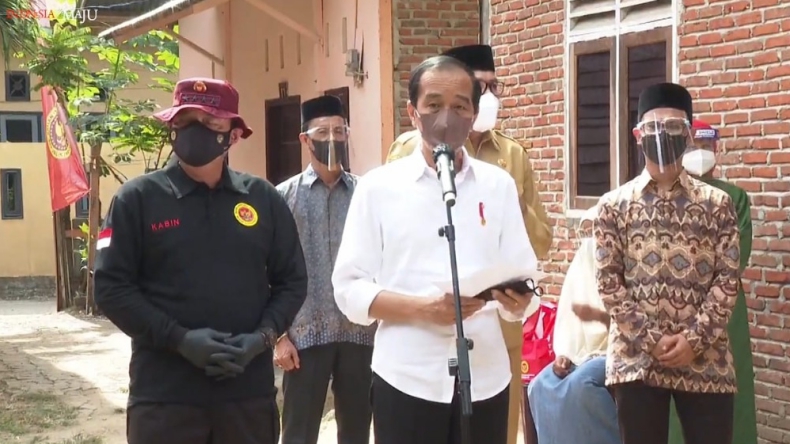 Presiden Jokowi Tinjau Vaksinasi Door to Door di Aceh