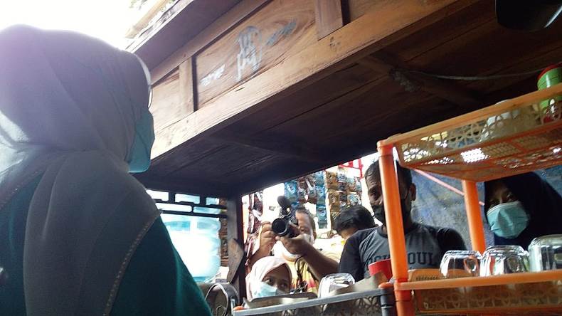 Bupati Sukoharjo Bujuk Keluarga Tinggal di Warung Angkringan untuk Pindah ke Rusunawa 