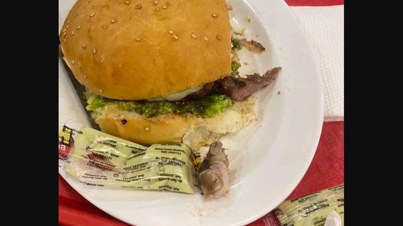 Hii, Perempuan Ini Temukan Potongan Jari Busuk saat Makan Burger