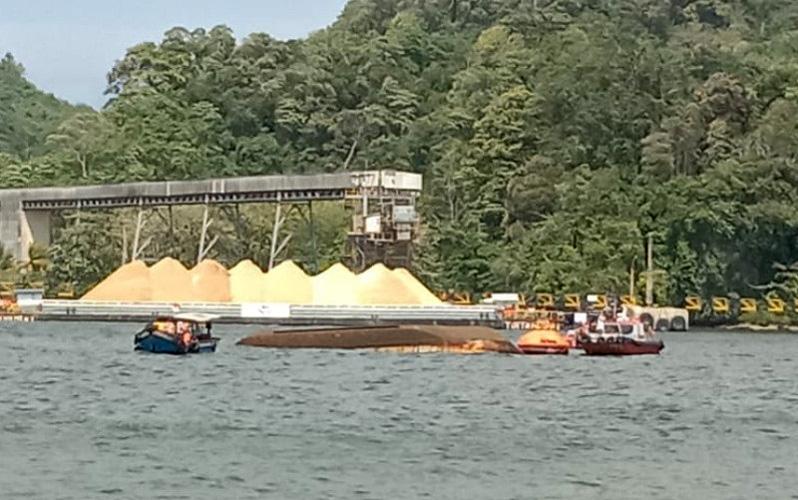 Kapal Milik Kemenkumham Terbalik di Perairan Nusakambangan Cilacap