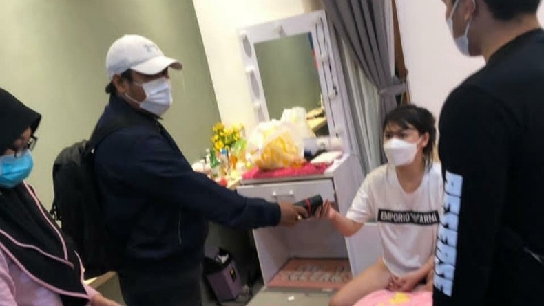 Selebgram Ditangkap saat Live Bugil Belum Dipulangkan, Polresta Denpasar: Masih Diperiksa