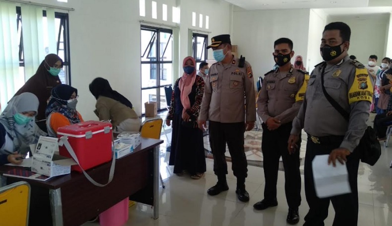 Patroli Faskes, Wakapolres Bangka Tengah Pastikan Vaksinasi Covid-19 Berjalan Lancar