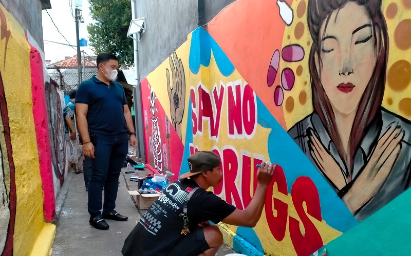 Pemuda Bogor Buat Mural 100 Meter Berisi Pesan Bahaya Narkoba
