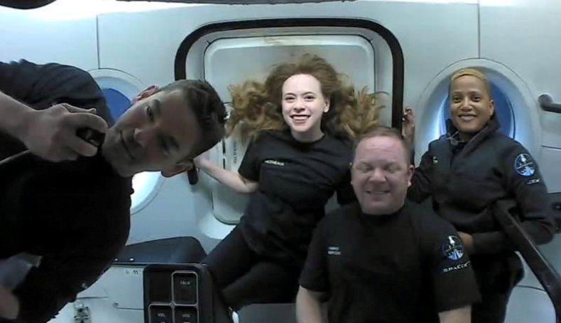 4 Astronot Sipil Pertama SpaceX Kembali ke Bumi Setelah 3 Hari Menjelajah Luar Angkasa