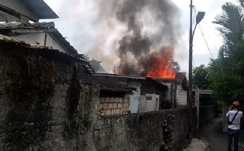 Kebakaran di Bogor, Penghuni Diduga Gangguan Jiwa Bakar Sampah di Dalam Rumah