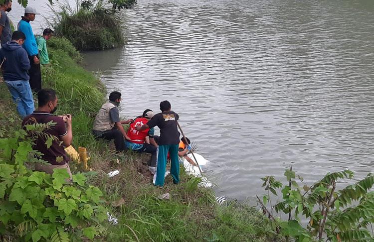 Ada Luka Senjata Tajam, Mayat Telanjang yang Mengambang di Sungai Serang Diautopsi