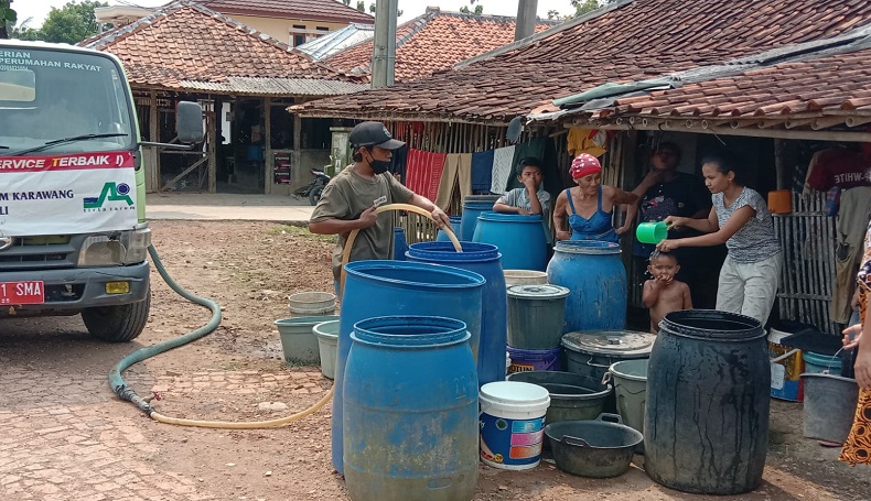 Kekeringan Landa 5 Dusun di Karawang, Air Bersih Harus Dipasok secara Rutin