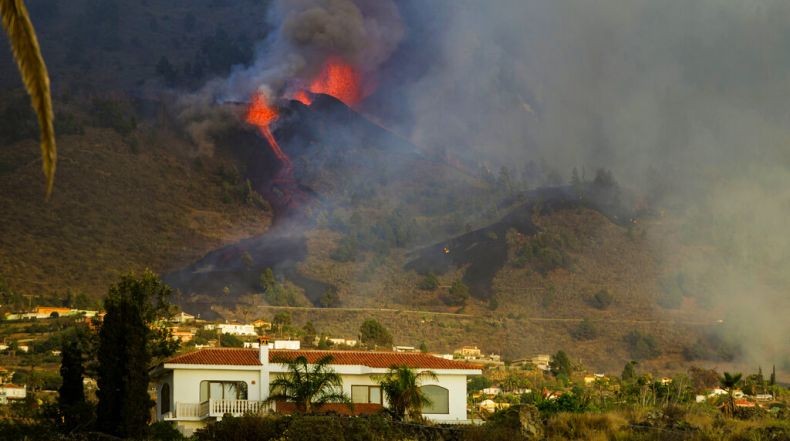 Ngerinya Letusan Gunung di Kepulauan Canary Atlantik, Lahar Terjang Rumah Warga