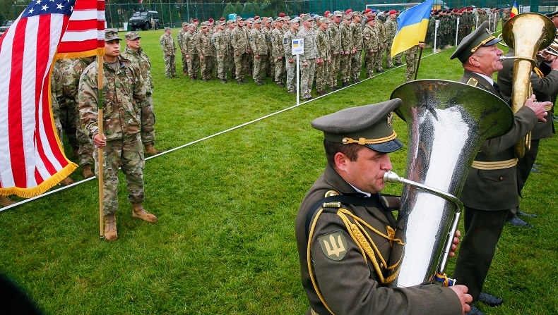 Tak Mau Kalah dari Rusia, Ukraina dan AS Gelar Latihan Militer  