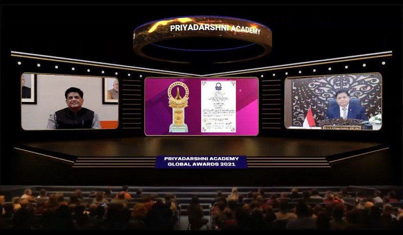  Sukses Pulihkan Ekonomi Nasional, Menko Airlangga Dapat Penghargaan dari India  