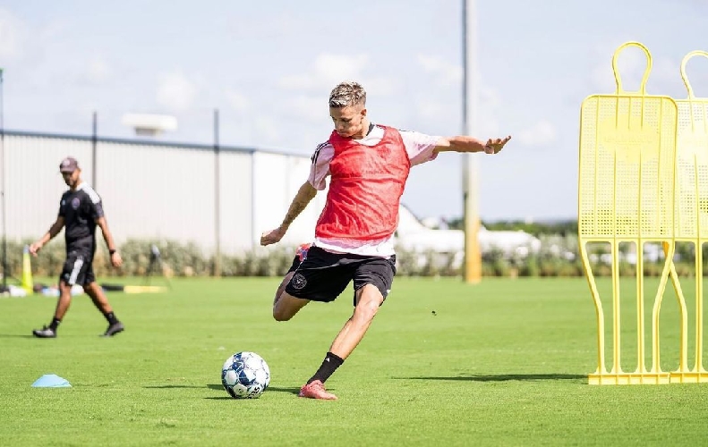 Main di Posisi Seperti Sang Ayah, Romeo Beckham Debut Jadi Pesepak Bola Profesional 