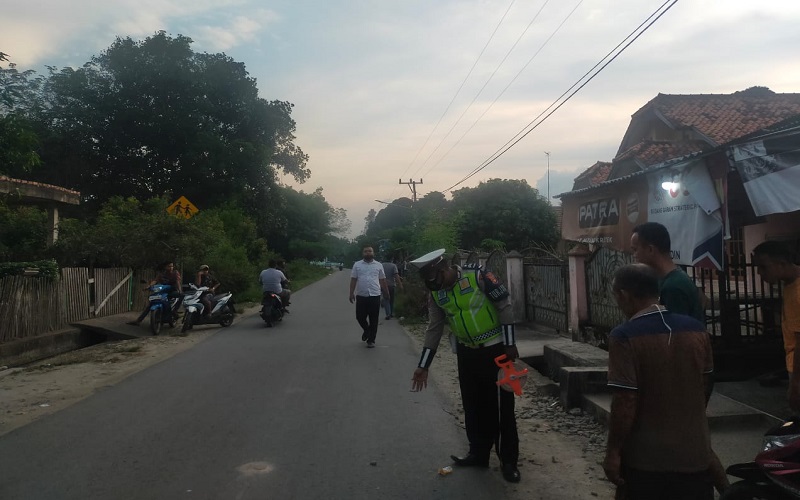 Bocah SD Tak Berdosa Terpental Belasan Meter Ditabrak dari Belakang, Polisi Kejar Mobil Hitam