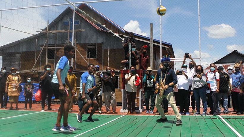 Disebut Pemimpin Idola oleh Pemuda Kampung Yoboi Papua, Begini Respons Sandiaga Uno