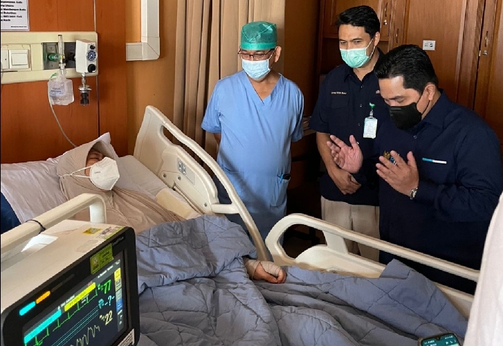 Penuh Haru, Erick Thohir Jenguk Legenda Bulu Tangkis Verawaty Fajrin: Cepat Sembuh ya Mbak!