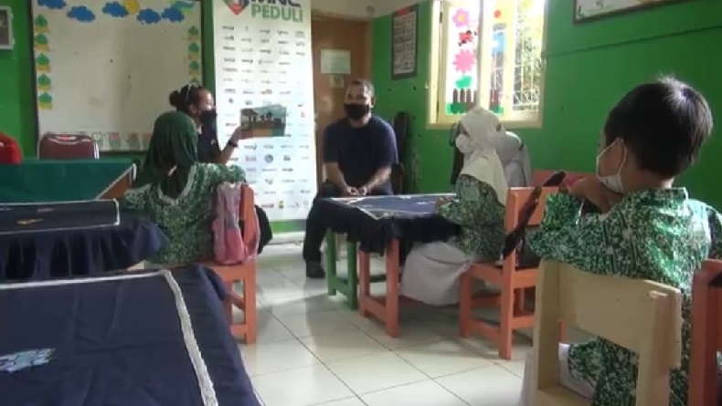 Kembangkan Kreativitas, MNC Peduli Ajak Anak-anak Desa Cipanas Bermain dan Belajar