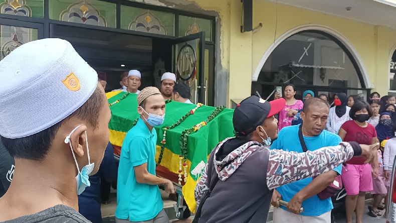 Sopir Korban Kecelakaan Maut Tol Cipali Dimakamkan di TPU Bambu Apus, Suasana Haru Menyelimuti