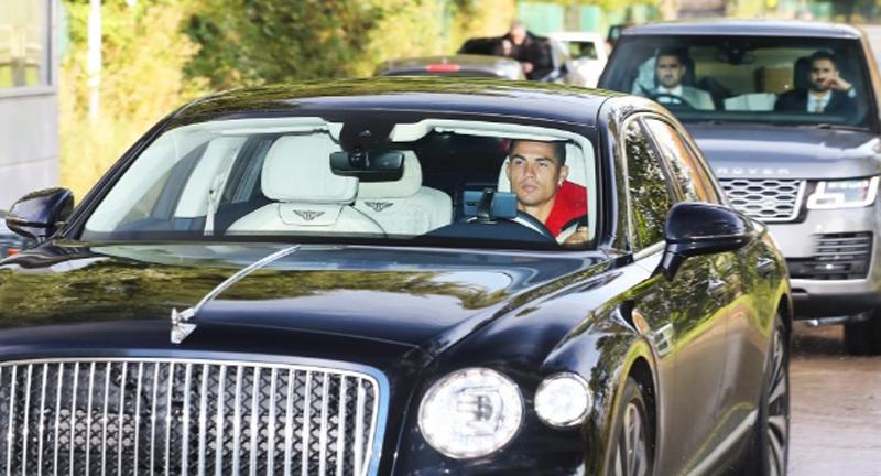 Dikawal 2 Bodyguard, Cristiano Ronaldo Datang ke Markas MU Pakai Mobil Rp4,8 Miliar
