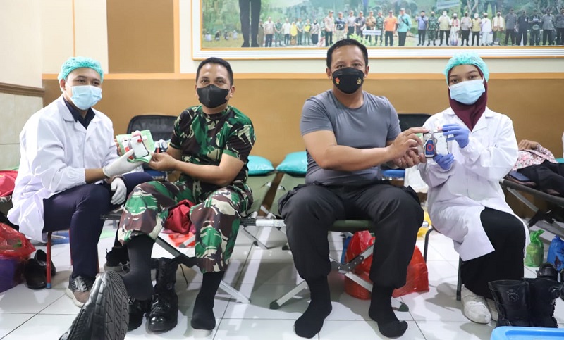 Sambut HUT ke-76 TNI, Kodim 0815 dan Polres Mojokerto Gelar Donor Darah 