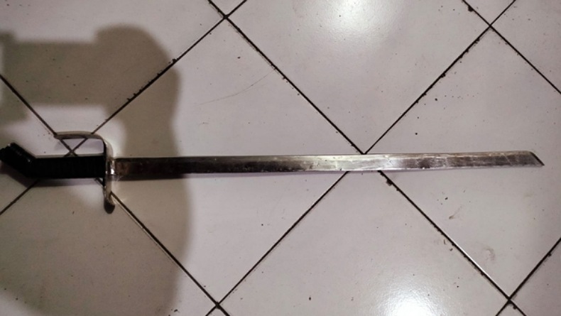 Curiga Istri Selingkuh, Warga Bitung Mengamuk Sambil Bawa Pedang 