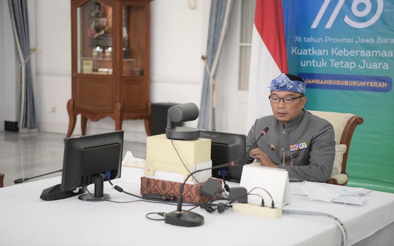 Ridwan Kamil Serahkan Beasiswa untuk 1.235 Mahasiswa, Ini Harapannya
