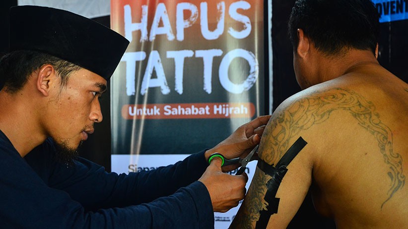 Puluhan Warga di Maros Dilayani Hapus Tato Gratis dengan Syarat Hafalan Ar Rahman