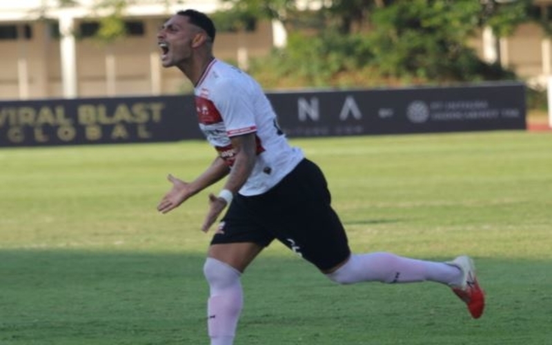 Sepakan Keras Jaimerson Bobol Gawang PSS Sleman, Madura United Panen Kemenangan Pertama