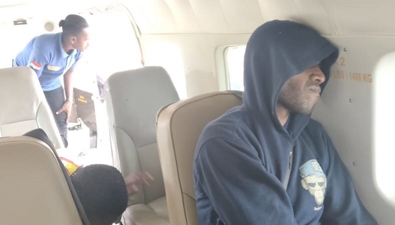 Penampakan Nakes Gerald Sokoy yang Disandera KKB saat Diterbangkan ke Jayapura 