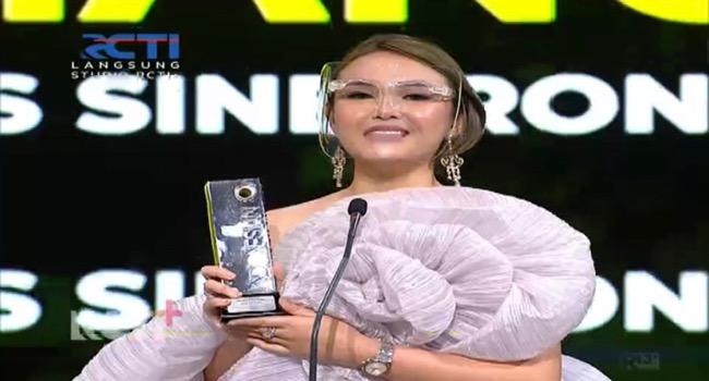 Amanda Manopo Menang Aktris Sinetron Terpopuler di ITA 2021: Terima Kasih Mama di Surga
