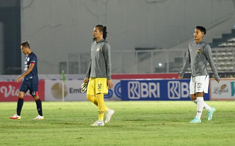 Cedera akibat Benturan dengan Pemain Arema FC, Begini Kondisi Kiper PSIS Jandia Eka